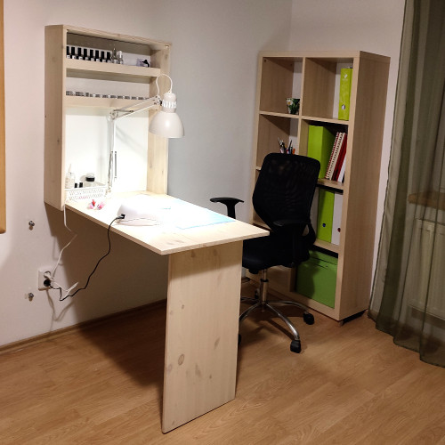 Sklápějící stul pro malé prostory. Masiv borovice. 